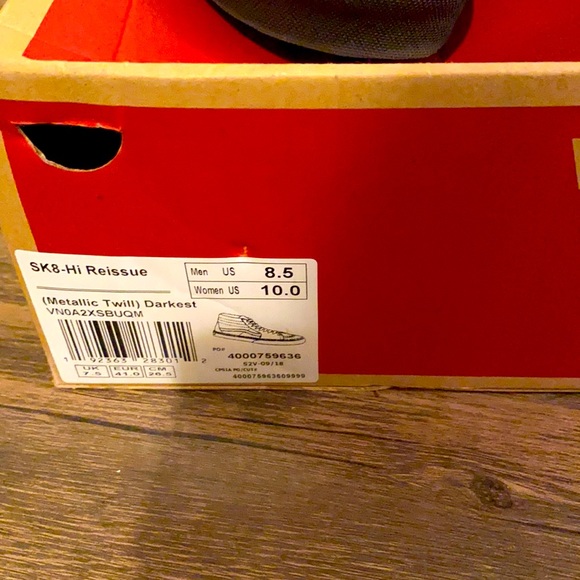 Men’s size 8.5 only worn once. Ask 60.00 obo. - Picture 5 of 5